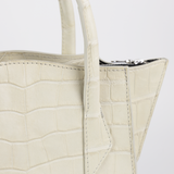 THE PALE ALLIGATOR LITTLE FANG